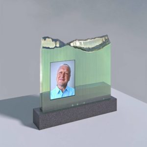 Памятник из стекла 05
